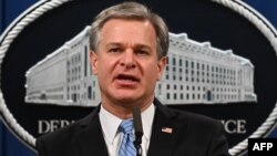 Christopher Wray, director del FBI, en una conferencia sobre seguridad nacional el 7 de octubre de 2020. (Jim Watson / AFP).