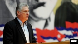 El primer vicepresidente de Cuba, Miguel Díaz-Canel, durante la lectura del informe central del VII Congreso del PCC.