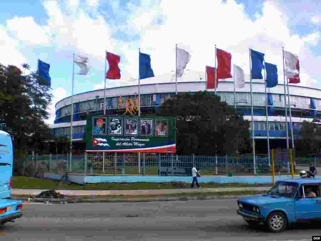 Entrada de lo que era el Palacio de los deportes