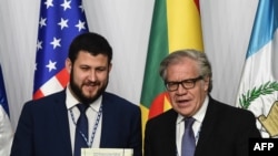 David Smolansky, Comisionado de la OEA y Luis Almagro, Secretario General, en la presentación de informe sobre refugiados venezolanos