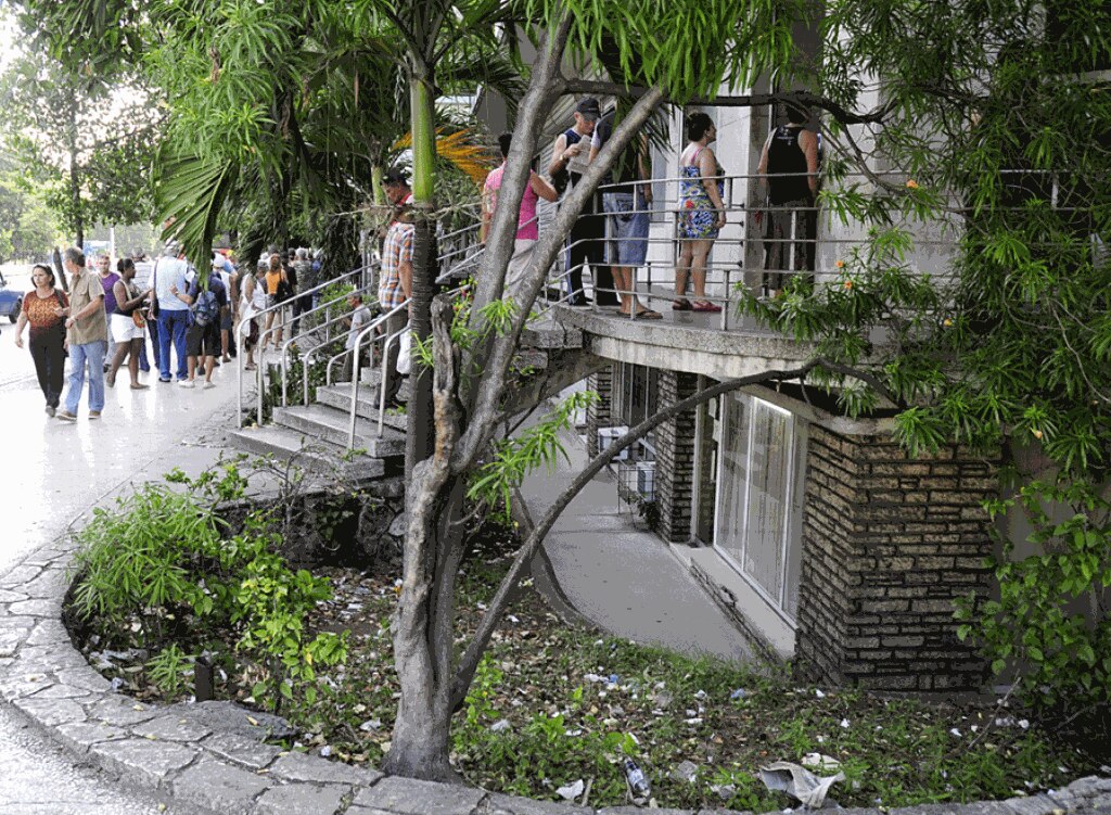 La notaría de 23 y J en El Vedado, La Habana.