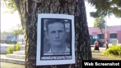 Un afiche con la imagen de José Daniel Ferrer en una calle de Santiago de Cuba pide su libertad y la de todos los presos políticos. (UNPACU)