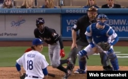 Dee Gordon impulsó la carrera del empate en la séptima entrada contra los Dodgers.