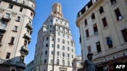 Edificio de ETECSA en La Habana