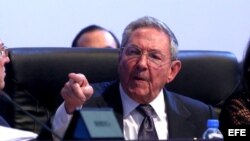 Raúl Castro durante la sesión plenaria de la VII Cumbre de Jefes de Estado y de Gobierno de las Américas en Panamá.