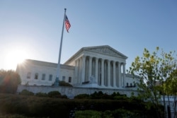 Amanecer en edificio de la Corte Suprema de Estados Unidos en Washington, Estados Unidos, 26 de abril de 2021. Foto: REUTERS/Jonathan Ernst/Archivo.