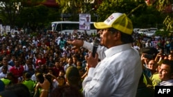 Gustavo Petro en campaña en Medellín.