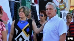 Lis Cuesta junto a su esposo, el gobernante Miguel Díaz-Canel, en una imagen de archivo.