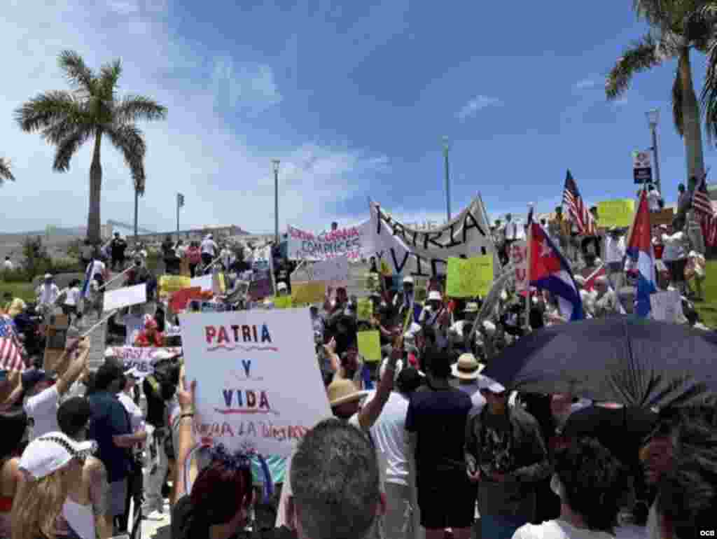 Protesta de asistentes al juego de pelota entre Cuba y Venezuela