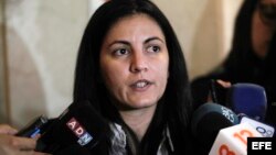 Rosa María Payá, habla con la prensa luego de reunirse con el canciller de Chile, Roberto Ampuero, 30 de abril de 2018, en Santiago (Chile).