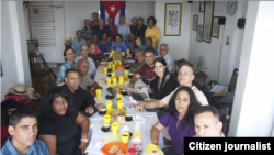 Una treintena de participantes en la reunión de Espacio Abierto de la Sociedad Civil cubana. Foto 14ymedio