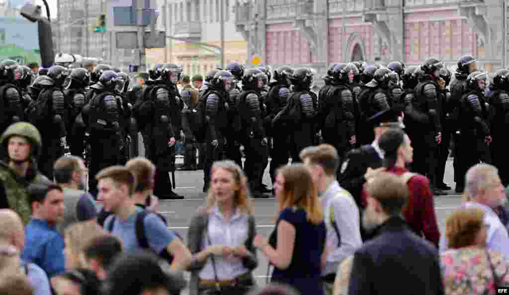 MÁS DE 250 DETENIDOS EN PROTESTAS NO AUTORIZADAS EN MOSCÚ Y SAN PETERSBURGO