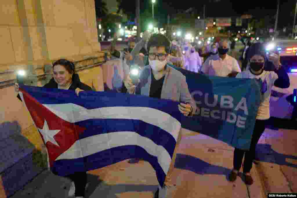 En procesi&#243;n por las calles de Miami el 10 de diciembre del 2020