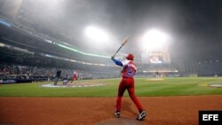 En esta foto del 2009, el bateador de Cuba Alfredo Despaigne durante el juego del Clásico Mundial de Béisbol contra Japón disputado en el Petco Park de San Diego, California 