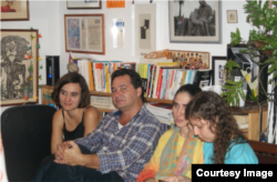 Lilianne Ruiz, Ángel Santiesteban, Yoani Sánchez y Lia Villares (i-d), blogueros cubanos.