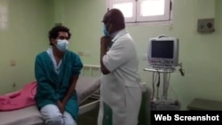 Luis Manuel Otero Alcántara junto al Dr. Ifraín Martínez Gálvez. (Captura de video/Facebook)