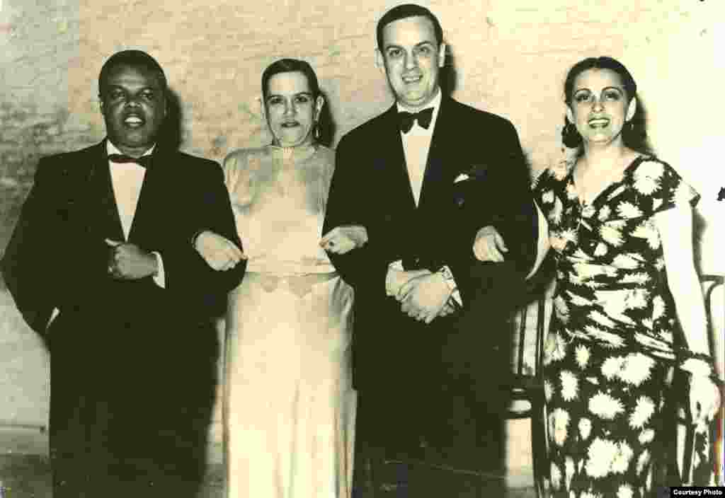 De izq. a der. Bola de Nieve, Ernestina Lecuona, Ernesto Lecuona y Esther Borja.