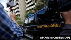 Un vehículo de la policía militar (DGCIM) en Caracas, el 20 de febrero de 2020. (AP/Ariana Cubillos).