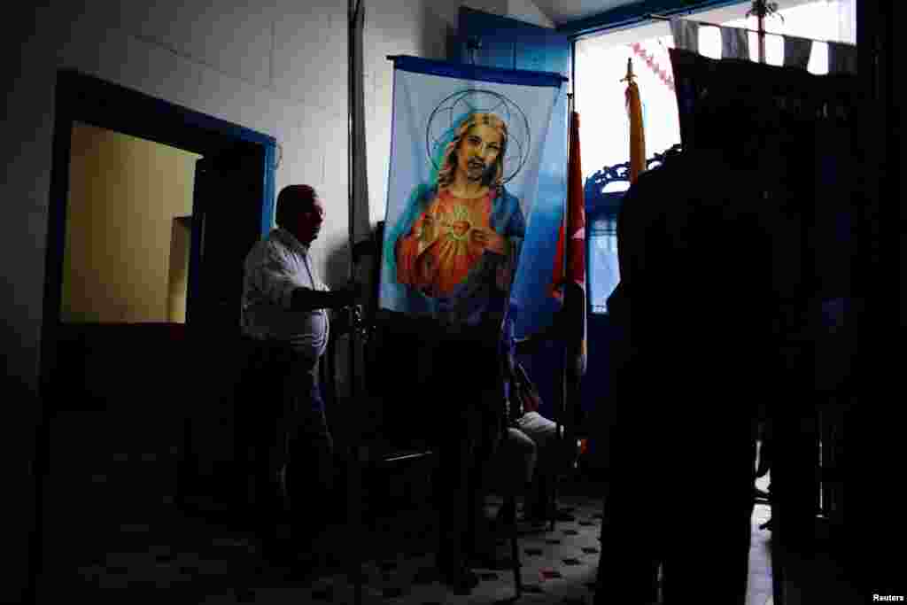 Cubanos en la procesión de la Virgen de Regla, el 7 de septiembre de 2018. 