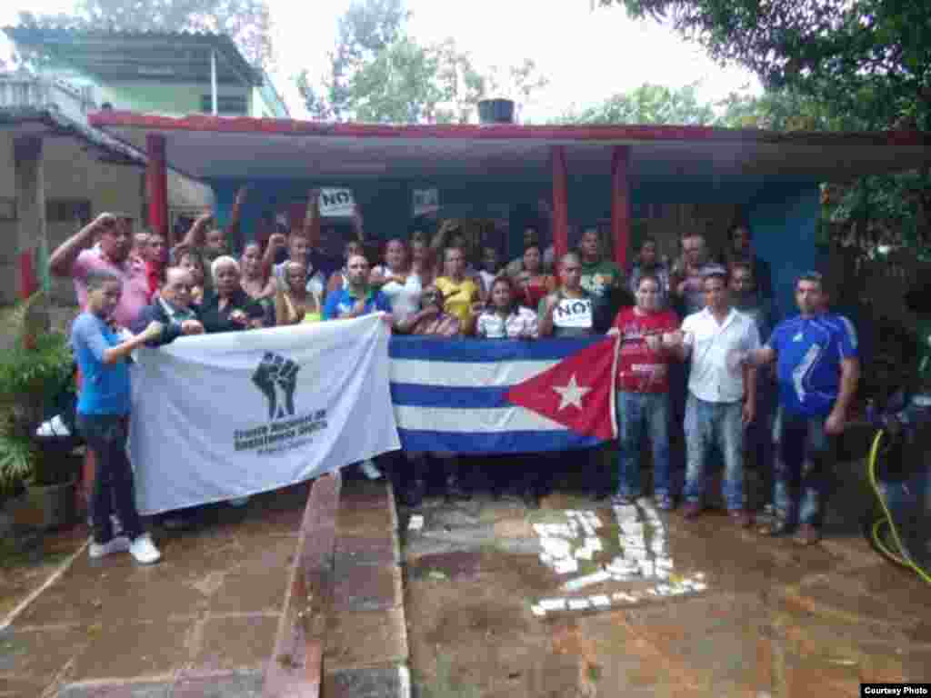 Más de 60 representantes de diferentes organizaciones del Frente Nacional de la Resistencia participaron en el encuentro.