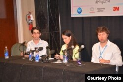 De izquierda a derecha Raúl Moas, Yoani Sánchez y Salvi Pascual en la conferencia de Hispanicize.