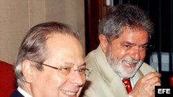 Archivo. El ex presidente Luiz Inacio Lula da Silva (d), junto al ex Ministro Jefe de la Casa Civil, Jose Dirceu (i). 