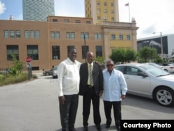 Juan Antonio Madrazo, Manuel Cuesta Morúa y Leonardo Calvo, activistas contra el racismo en Cuba durante su visita a EEUU en 2013.