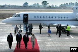 El canciller cubano, Bruno Rodríguez en el Aeropuerto Internacional de Santiago (Chile).