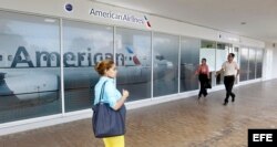 Fotografía de una oficina de la aerolínea American Airlines en La Habana.