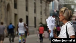 Jubilados y mendigos en Cuba