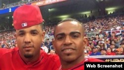 (i-e) José Abreu y Yoenis Céspedes. Foto tomada de Facebook.