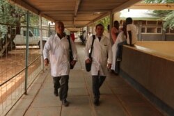 Assel Herrera y Landy Rodríguez, en el hospital de Mandera. (Twitter)