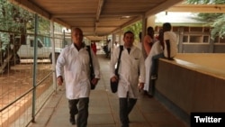 Los médicos cubanos secuestrados en Kenia, de izquierda a derecha, Assel Herrera y Landy Rodríguez. (Twitter)