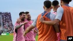 Lionel Messi y Luis Suárez en un momento de celebración en el Chase Stadium de Fort Lauderdale. 