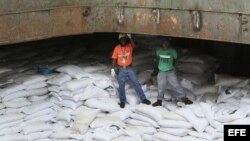 Una bodega del barco de bandera norcoreana Chong Chon Gang.