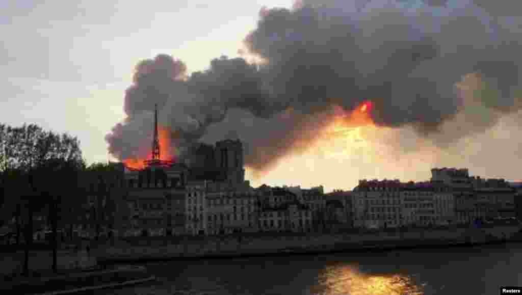 Incendio en la catedral de Notre Dame de París.