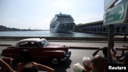 La llegada del crucero Adonia de Carnival el 2 de mayo de 2016 marcó el primer viaje de un crucero americano a Cuba desde 1959. REUTERS/Alexandre Meneghini