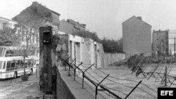 El muro de Berlín en la calle Bernauer en Berlín, Alemania