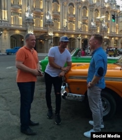 William Levy se pasea por La Habana.