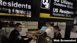 EEUU Inmigración. Aeropuerto Internacional de Miami