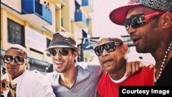 Gente De Zona, con Enrique Iglesias y Descemer Bueno.