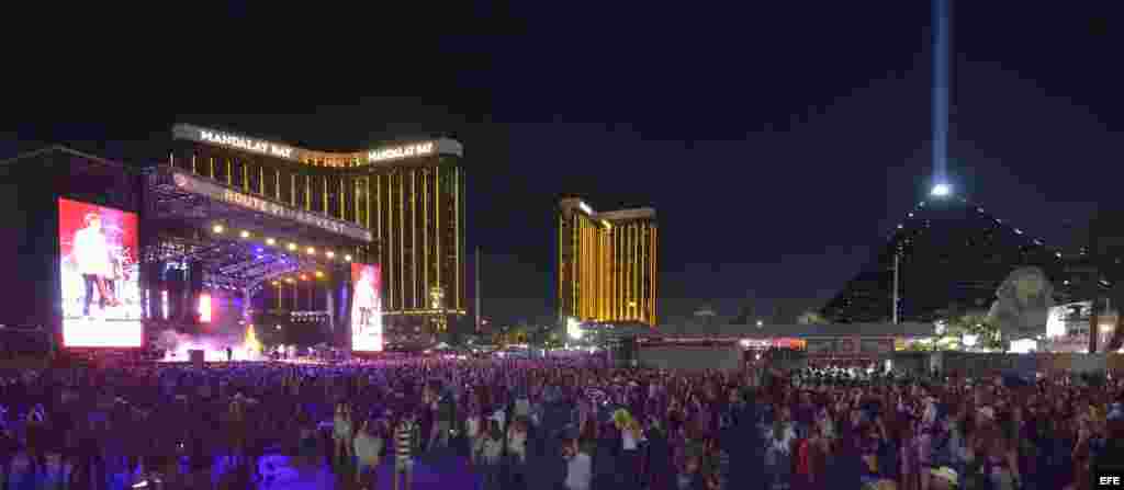 PÁNICO TRAS RÁFAGAS DE FUSIL AUTOMÁTICO EN CONCIERTO DE MÚSICA EN LAS VEGAS