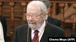 José Manuel Caballero Bonald en la ceremonia del Premio Cervantes el 23 de abril de 2013. (Chema Moya/AFP).