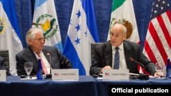 Los secretarios de Estado y Seguridad Nacional, Rex Tillerson y John Kelly, en Miami.