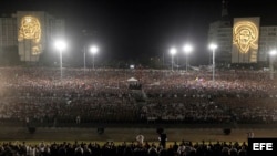 Miles de cubanos participan hoy, martes 29 de noviembre de 2016, en el acto celebrado para despedir al fallecido líder cubano Fidel Castro, en la Plaza de la Revolución de La Habana (Cuba).