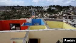 Una casa perdió el techo tras el paso del tornado por La Habana.