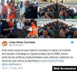 Los militares trasladados a La Habana aparecen sonrientes y vestidos de civil en avión.