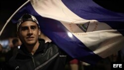 Cientos de personas protestan en Costa Rica contra el gobierno de Ortega en Nicaragua.