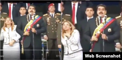 Composición fotográfica del momento en que Cilia Flores se sorprende en la tribuna presidencial