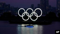 Los aros olímpicos. AP Photo/Eugene Hoshiko, File)